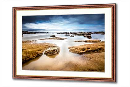 Frame with a picture of a mother and daughter playing in the sea